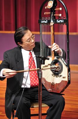 文琴新韵 长沙艺术家创新乐器亮相湖南国际乐器展，助力青少年音乐教育